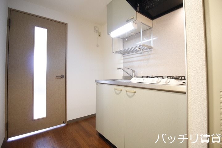 キッチン　※同マンション別部屋写真のため、現状優先。