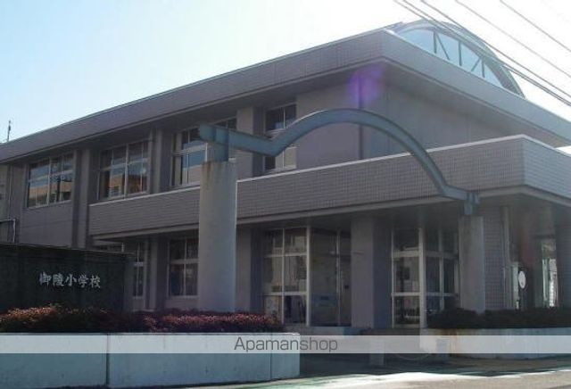 小学校　御陵小学校（小学校）まで350m