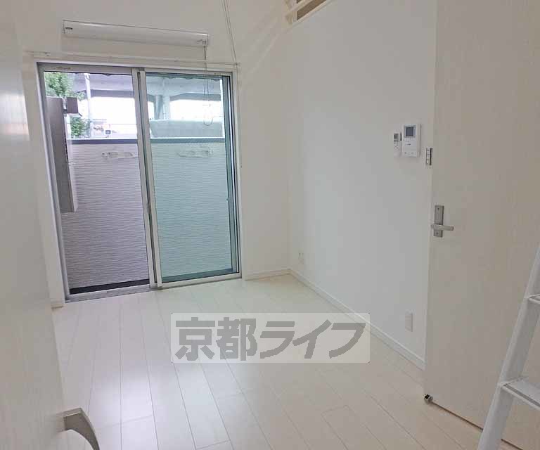 居室・リビング　窓も大きい～！