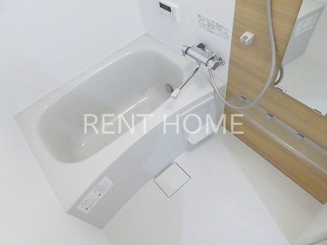 バス・シャワールーム　広めの浴室です。（追い焚き付です）