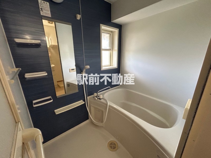 バス・シャワールーム　窓付きお風呂です★