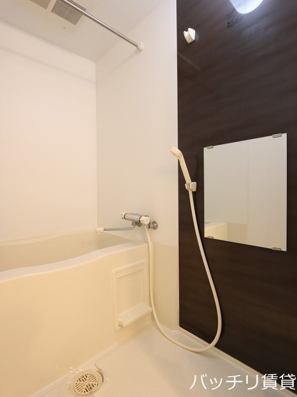 バス・シャワールーム　同型タイプの為、現状を優先いたします。