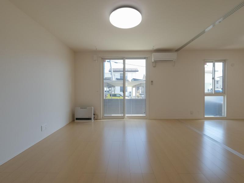 居室・リビング　同タイプの写真です。