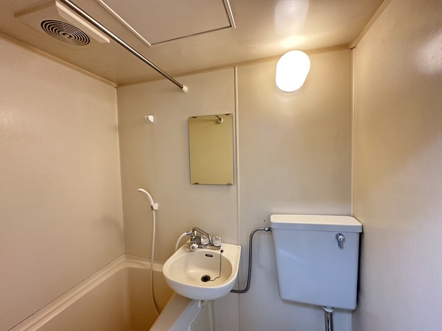 洗面設備　別部屋参考写真です