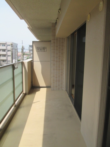 バルコニー　退去予定のため他部屋参考写真実際は専用庭になります。
