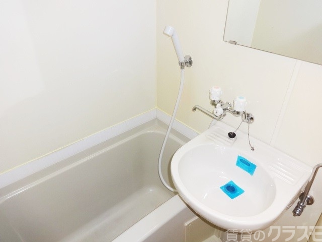 バス・シャワールーム　お家賃をおさえる為にはユニットバス！！