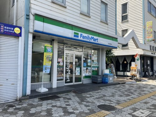 コンビニ　ファミリーマート名古屋港店（コンビニ）まで108m