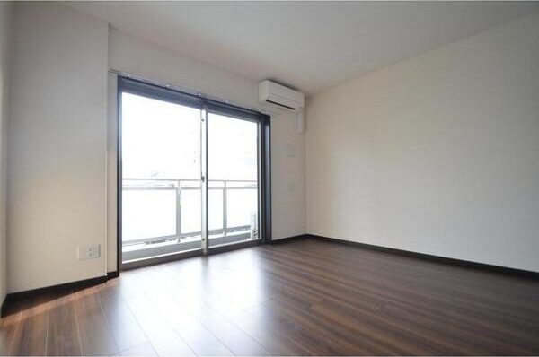 居室・リビング　☆明るい居室☆