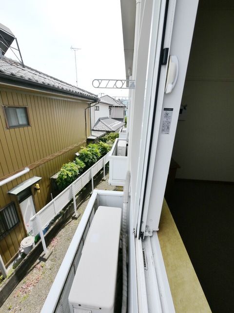 バルコニー　★窓の外に洗濯物を干せます★