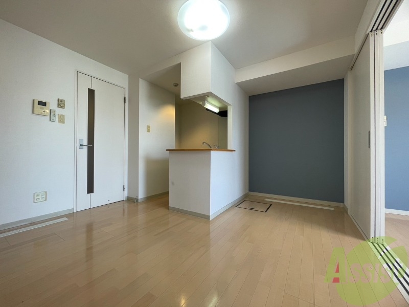 居室・リビング　フローリングと壁のカラーが明るい雰囲気ですね！