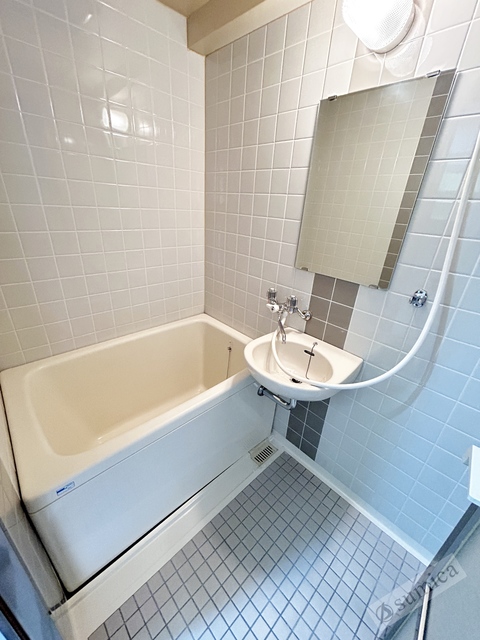 バス・シャワールーム　ちょうど良いサイズ。お掃除もラクラクです。