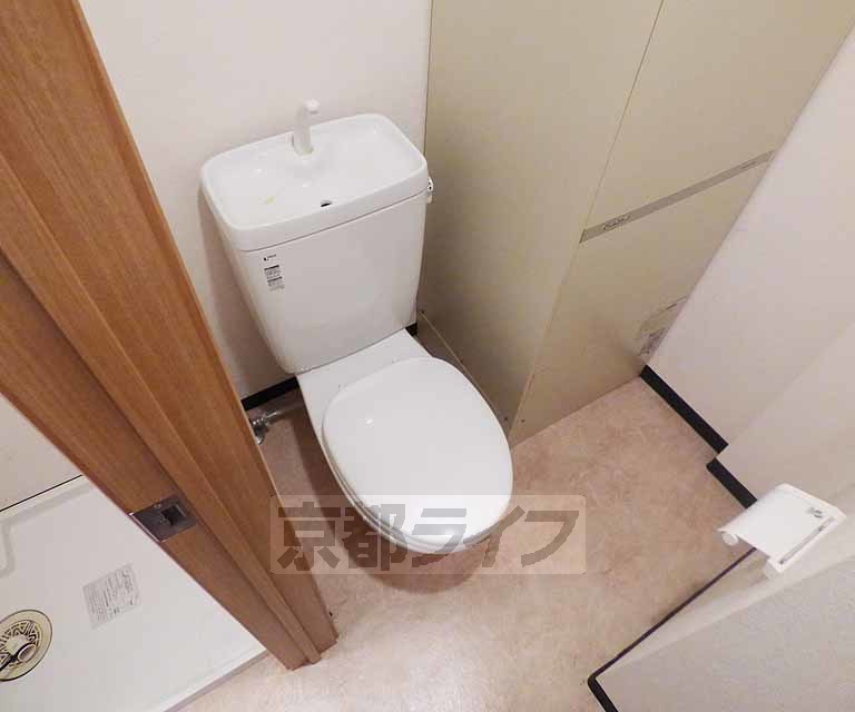 トイレ　広さある個室なので落ち着きます。