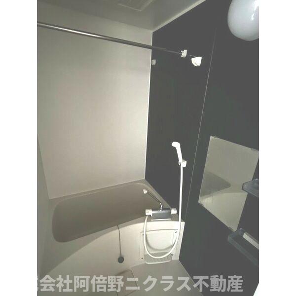 バス・シャワールーム　内装は別階の参考写真です。