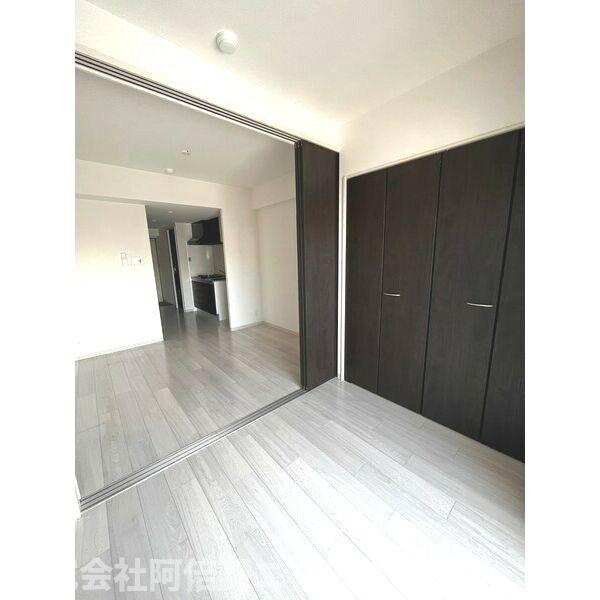 居室・リビング　内装は別階の参考写真です。