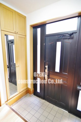 玄関　弊社ホームページに写真がたくさんあります♪