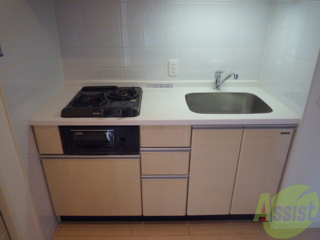 キッチン　２口ガスコンロのシステムキッチンです。奥さま嬉しいですね