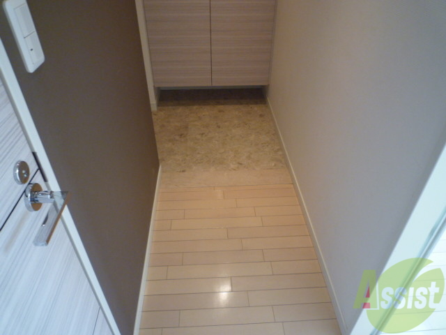 玄関　玄関にはシューズボックスもついてるので、玄関周り片付きますね