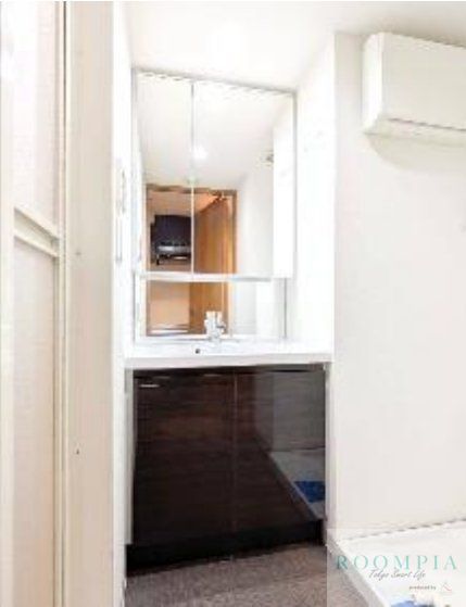 洗面設備　※同タイプの別のお部屋です。