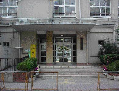 小学校　成育小学校（小学校）まで390m