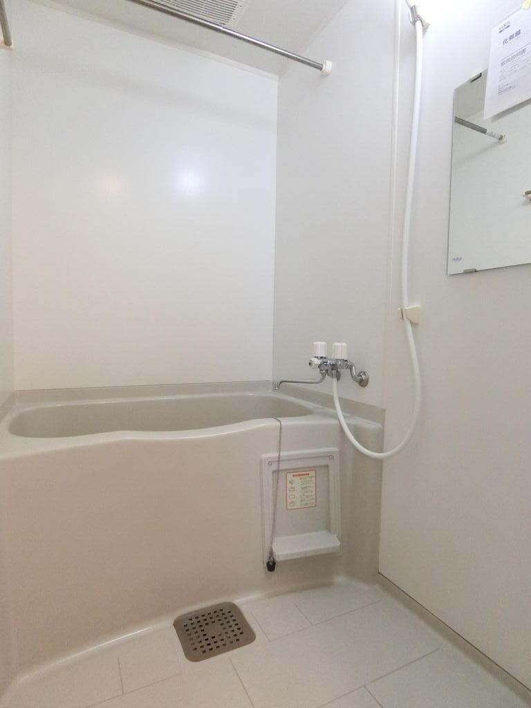 バス・シャワールーム　※別部屋参考写真