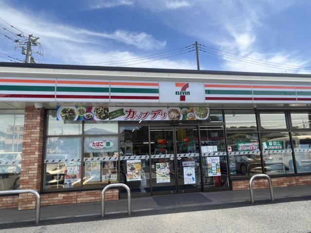 コンビニ　セブンイレブン（コンビニ）まで1097m