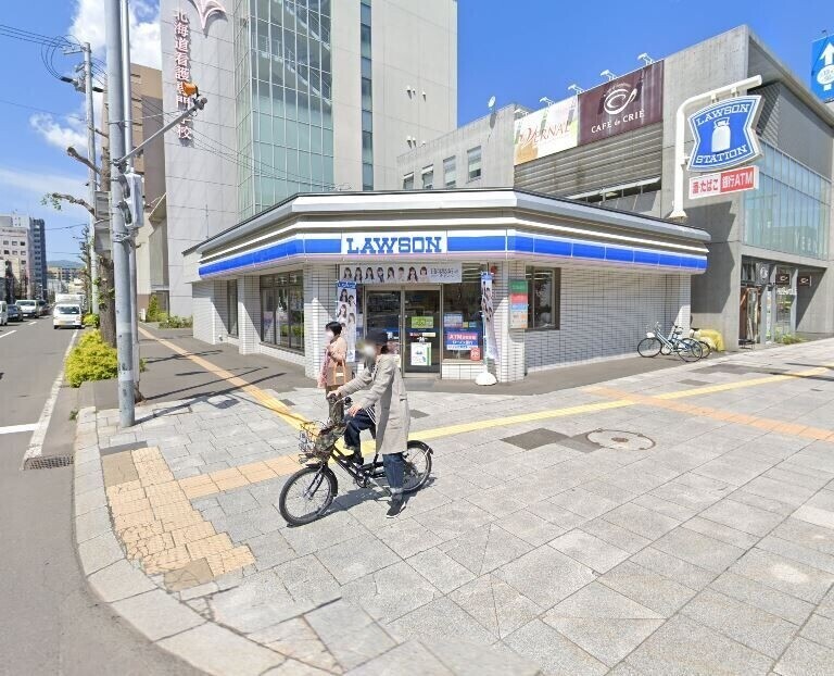 コンビニ　ローソン札幌南2条西十一丁目店（コンビニ）まで216m