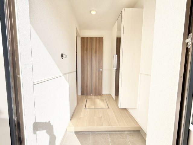 玄関　※同タイプ参考写真