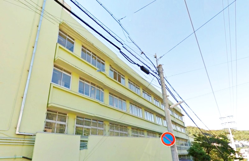 中学校　神戸市立雲雀丘中学校（中学校）まで663m