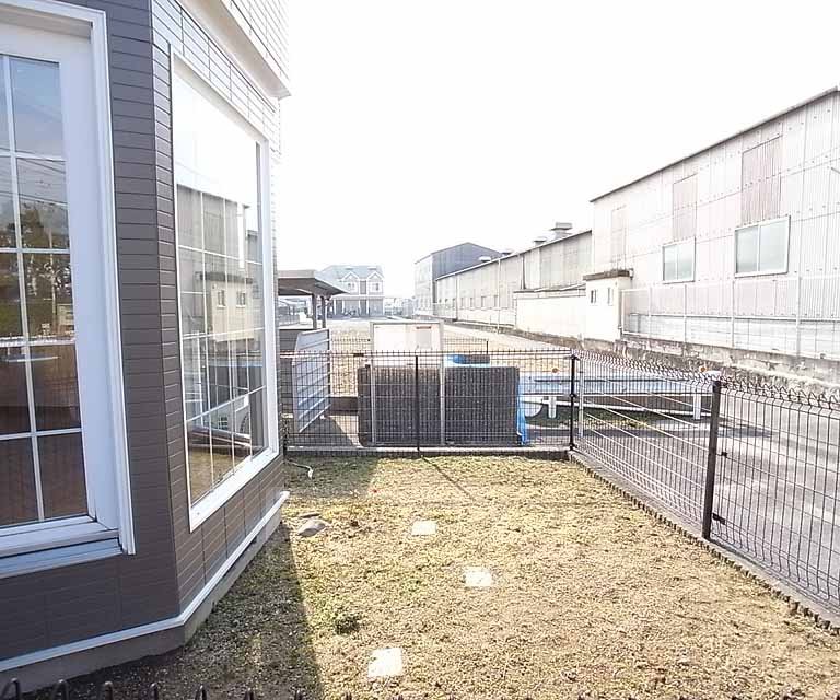 バルコニー　広い西向きの庭です。
