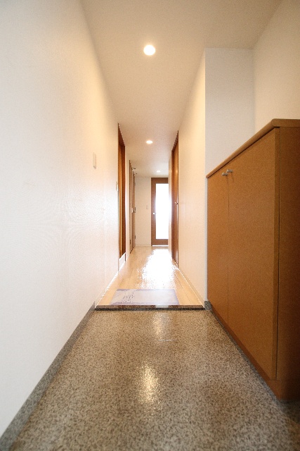 玄関　※別室の参考写真の為、現況優先です。