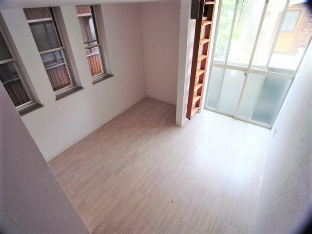 居室・リビング　この写真は同マンションの他のお部屋のものです