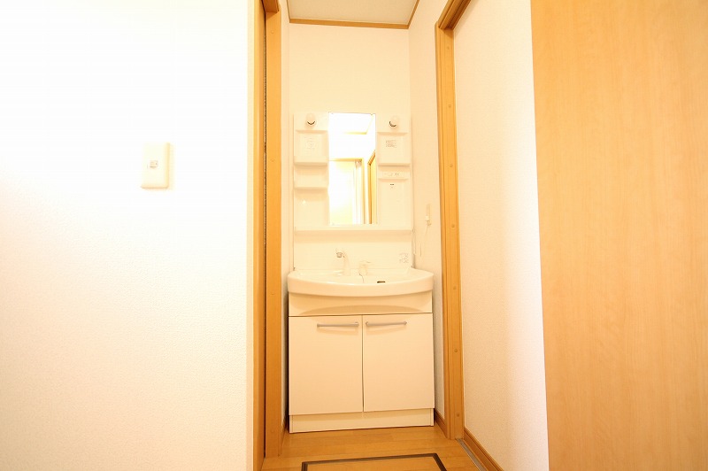 洗面設備　コンパクトで使いやすい洗面所