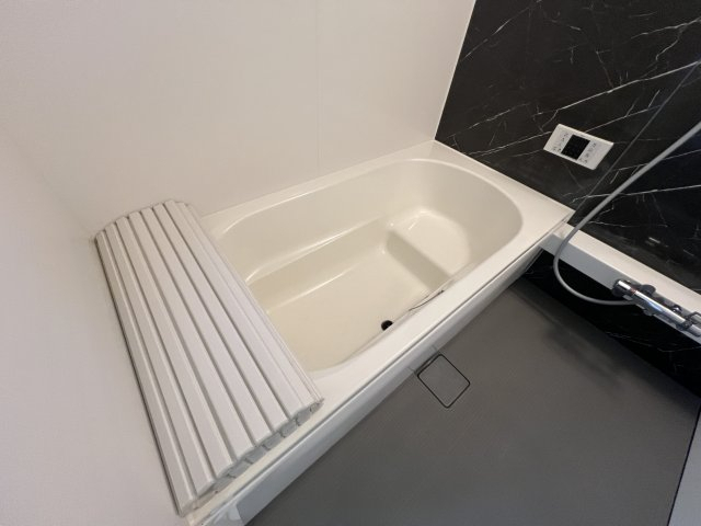 バス・シャワールーム　※同タイプ参考写真（同敷地内）