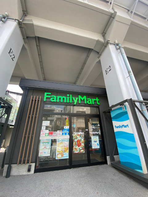 コンビニ　ファミリーマート東京ミズマチ店（コンビニ）まで115m