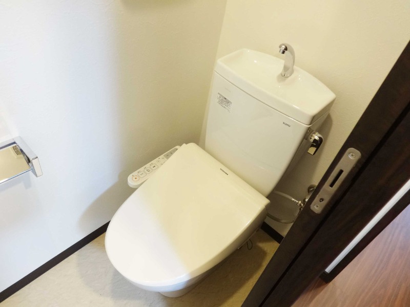 トイレ　温水便座は設備です。