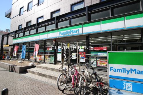 コンビニ　ファミリーマート 六本木六丁目店（コンビニ）まで390m