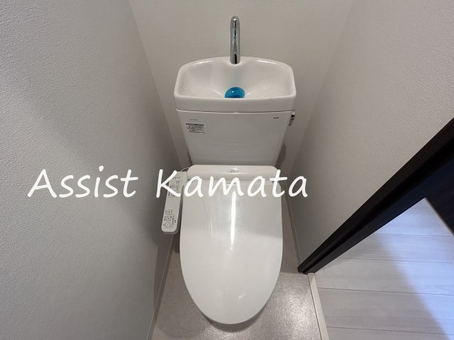 トイレ　写真は同タイプの別号室です