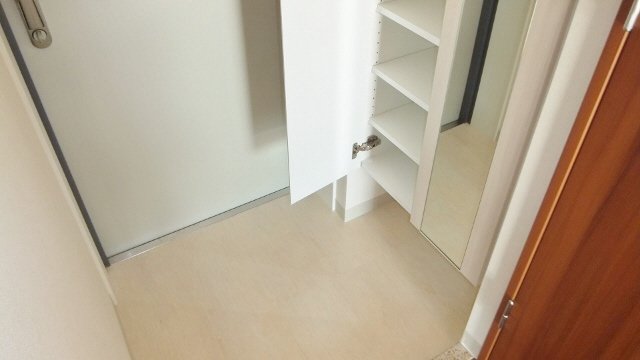 玄関　下駄箱付きです