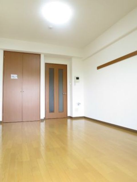 居室・リビング　退去前の為、同型タイプです。