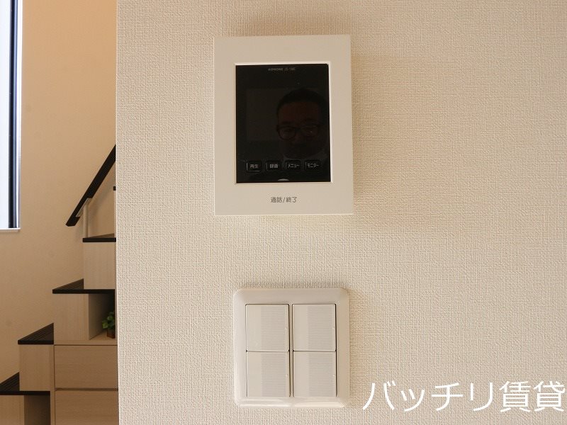 セキュリティ　※実際には家具はありません。現況優先
