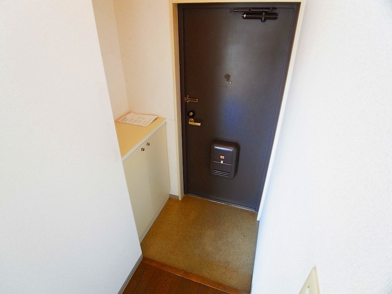 玄関　同一物件別部屋写真