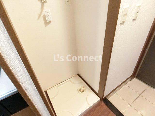 その他設備　室内洗濯機置き場には排水パン付き。