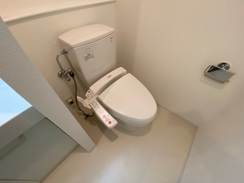 トイレ　ウォシュレット機能がついたトイレです。安心して使用できます。