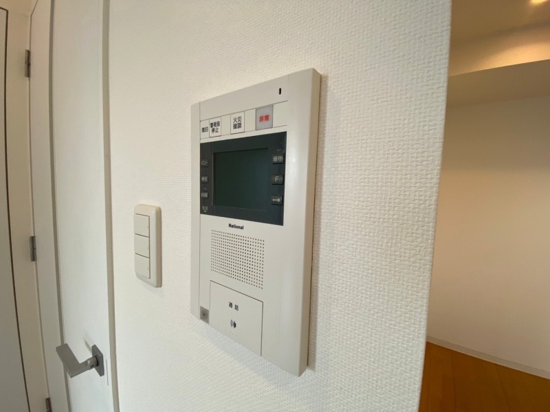 セキュリティ　ＴＶモニター付インターホンです。来客者の顔が見えるので安心！