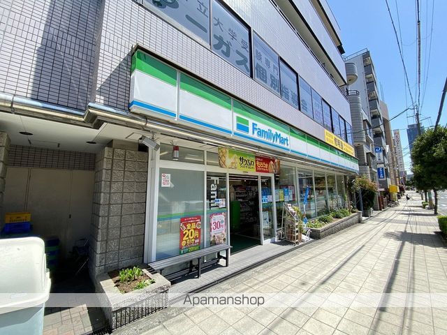 コンビニ　ファミリーマート（コンビニ）まで132m