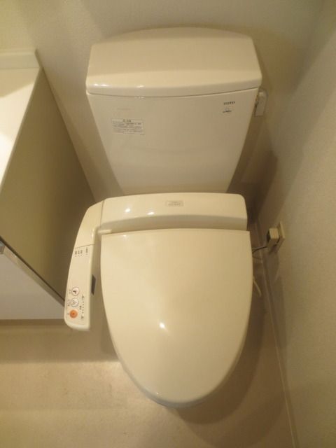 トイレ　★温水洗浄機能付き★