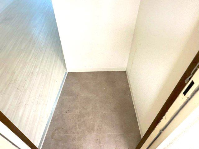 玄関　※写真は別室です