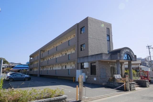 駐車場　建物外観
