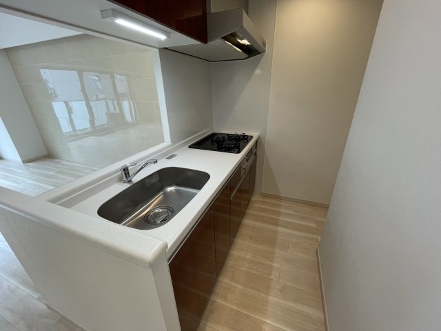 キッチン　イメージとして同建物他部屋を表示しています