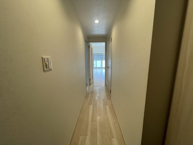 玄関　イメージとして同建物他部屋を表示しています